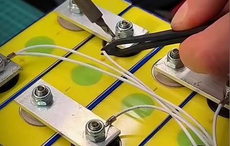 億緯磷酸鐵鋰電芯定做24V 115ah鋰電池組,適用戶外工業(yè)家用等領(lǐng)域1739332514798396.jpg