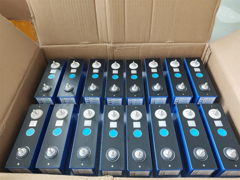 磷酸鐵鋰電池壽命有多久？七大因素全面解析使用年限
